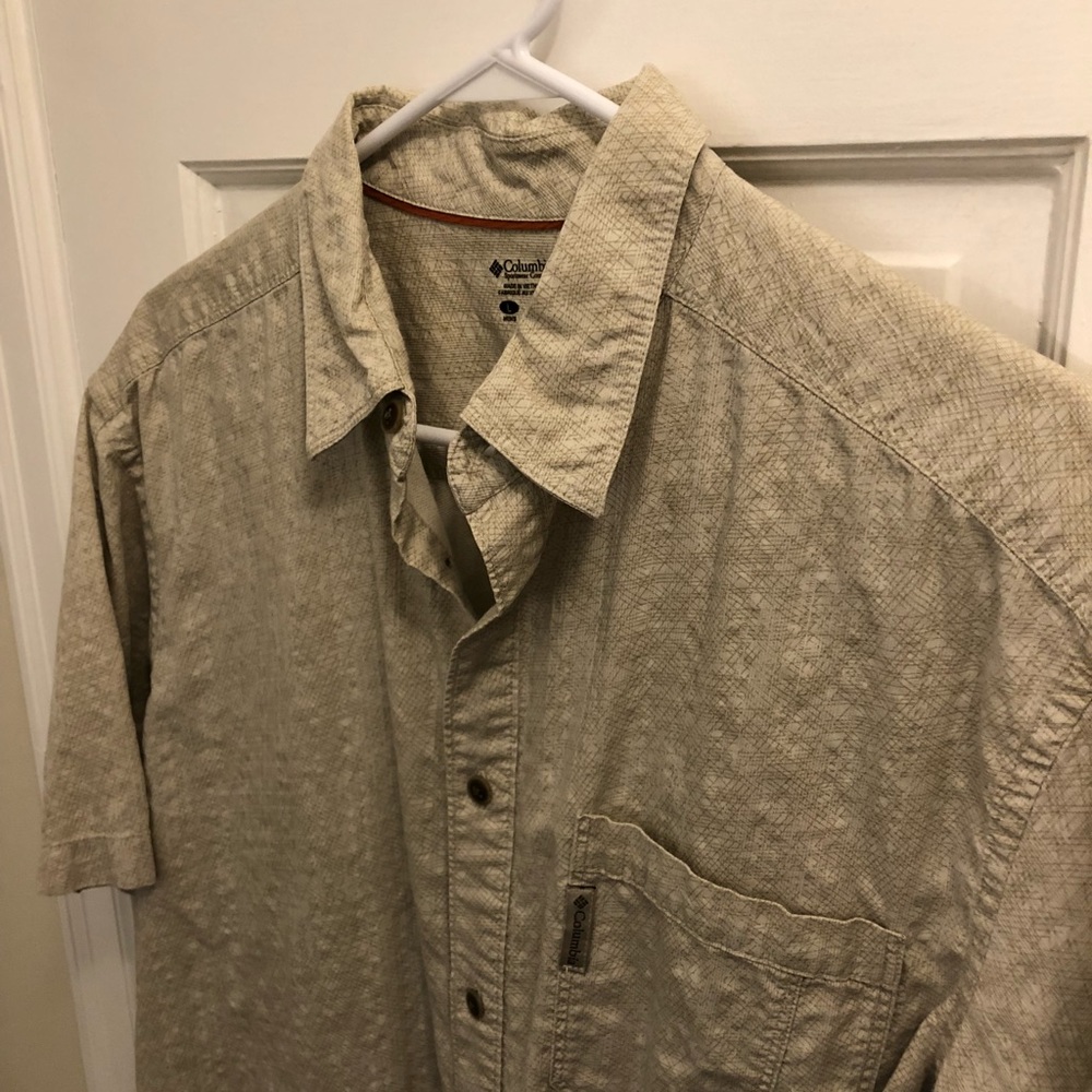 Large Men’s Columbia Button down